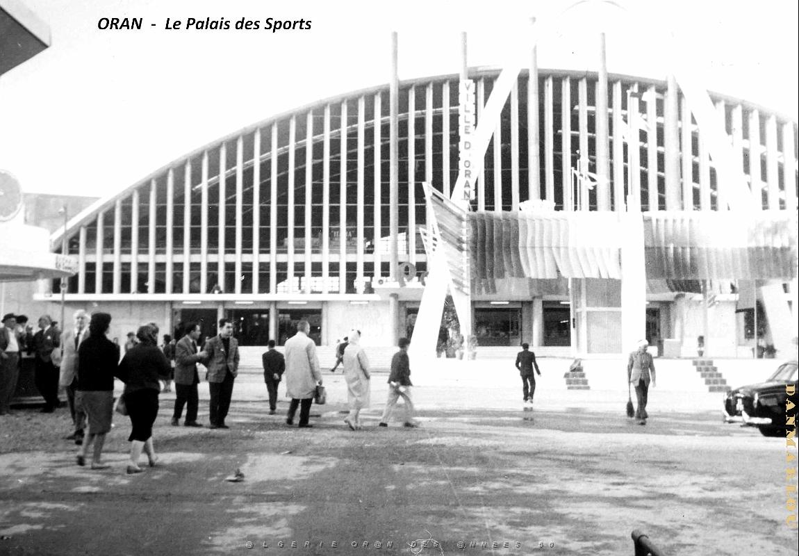 Oran - Palais des Sports une des entrees.JPG